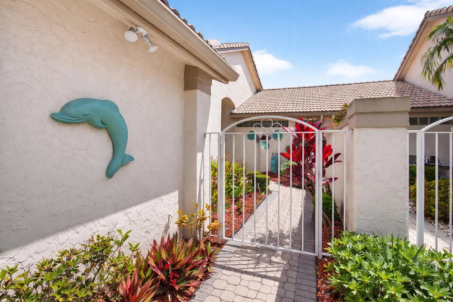 Charming Florida courtyard entrance