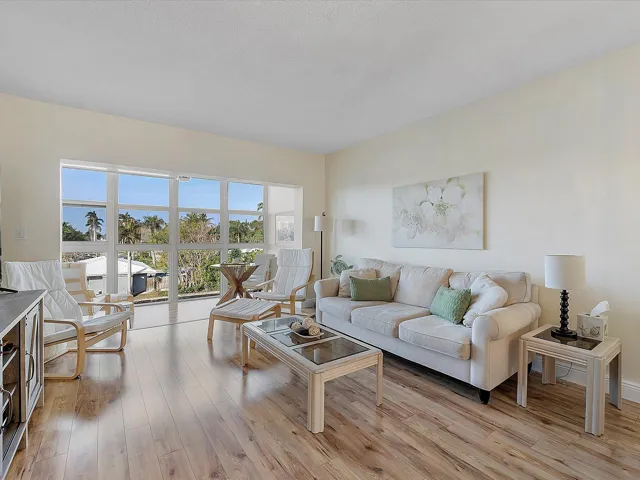 06-1481 S Ocean Blvd 315a_006