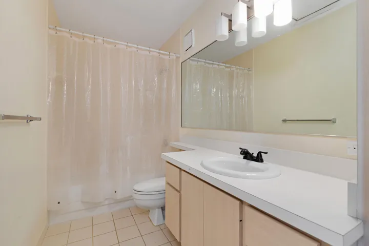 Full Bath 2