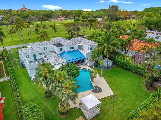 Spacious lot