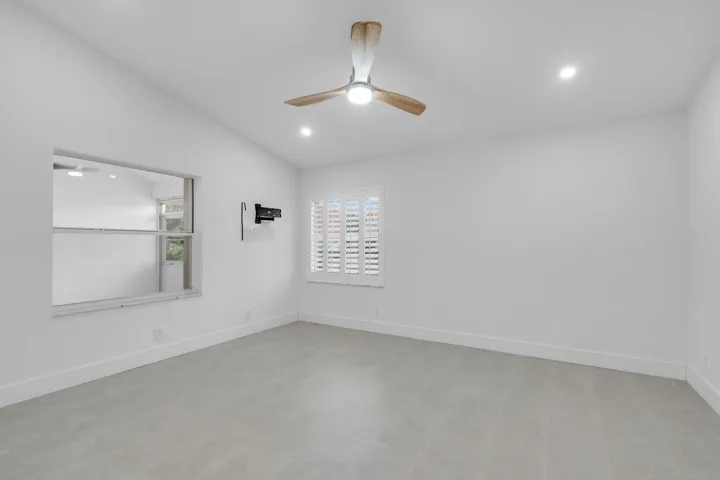 22-web-or-mls-6171FloralLakes-22