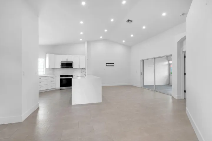 6-web-or-mls-6171FloralLakes-6