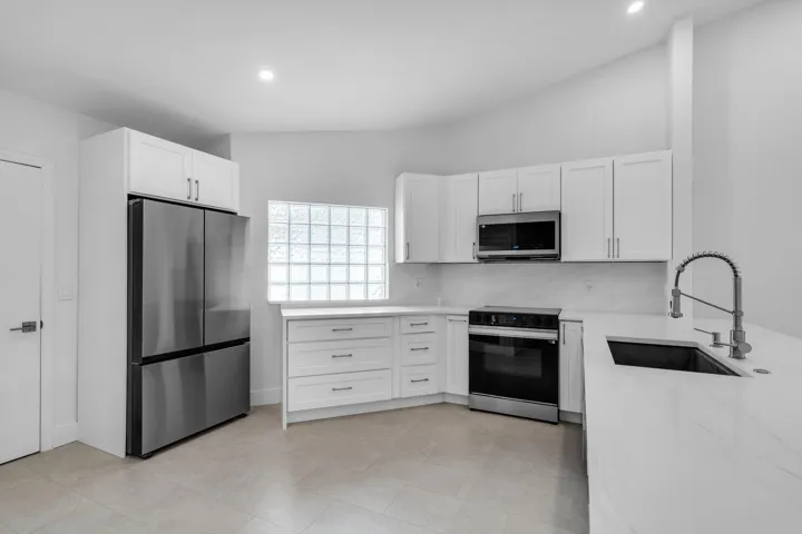 10-web-or-mls-6171FloralLakes-10