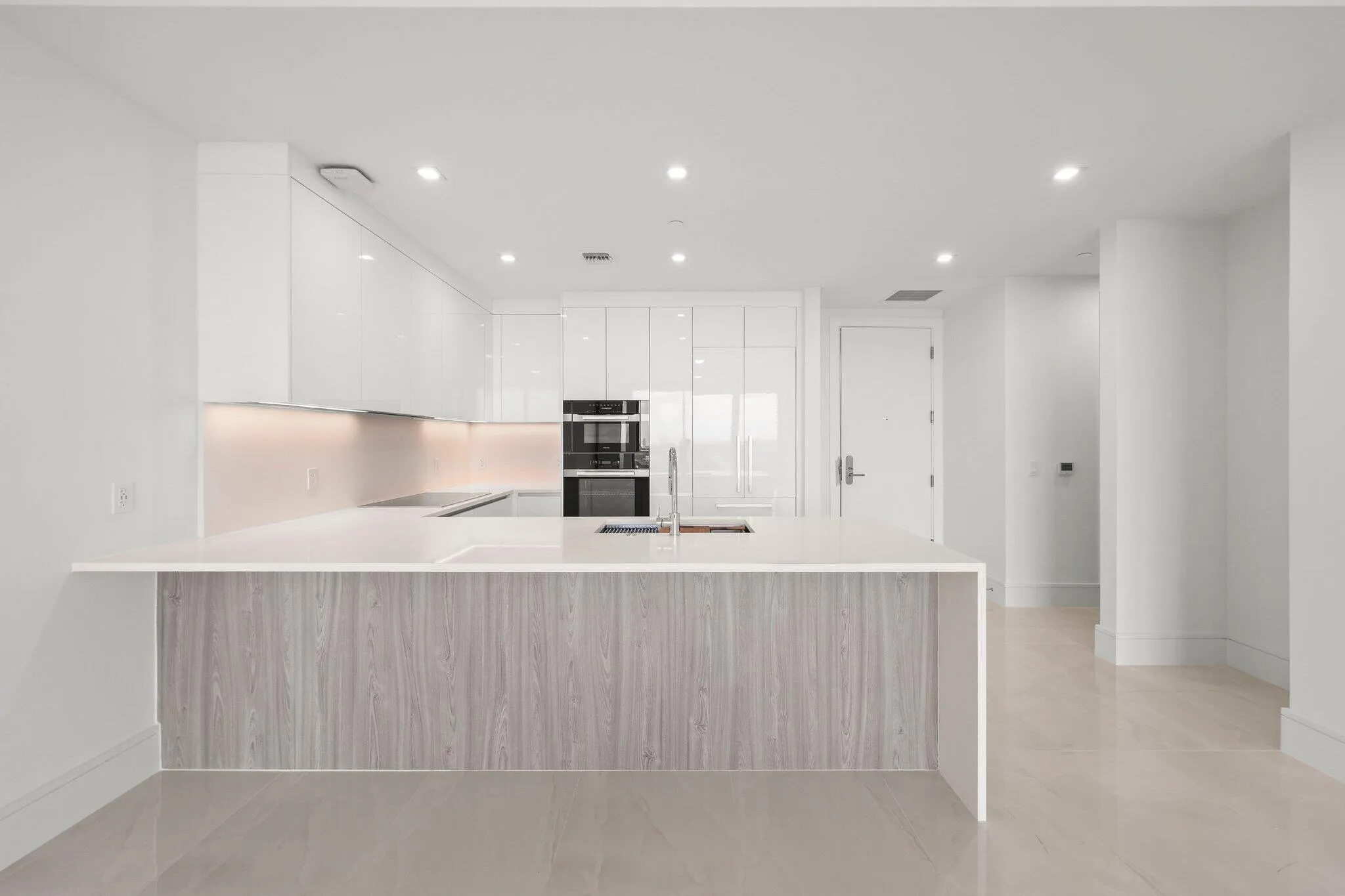 220 Lake Shore Drive - 7.jpg-SMALL