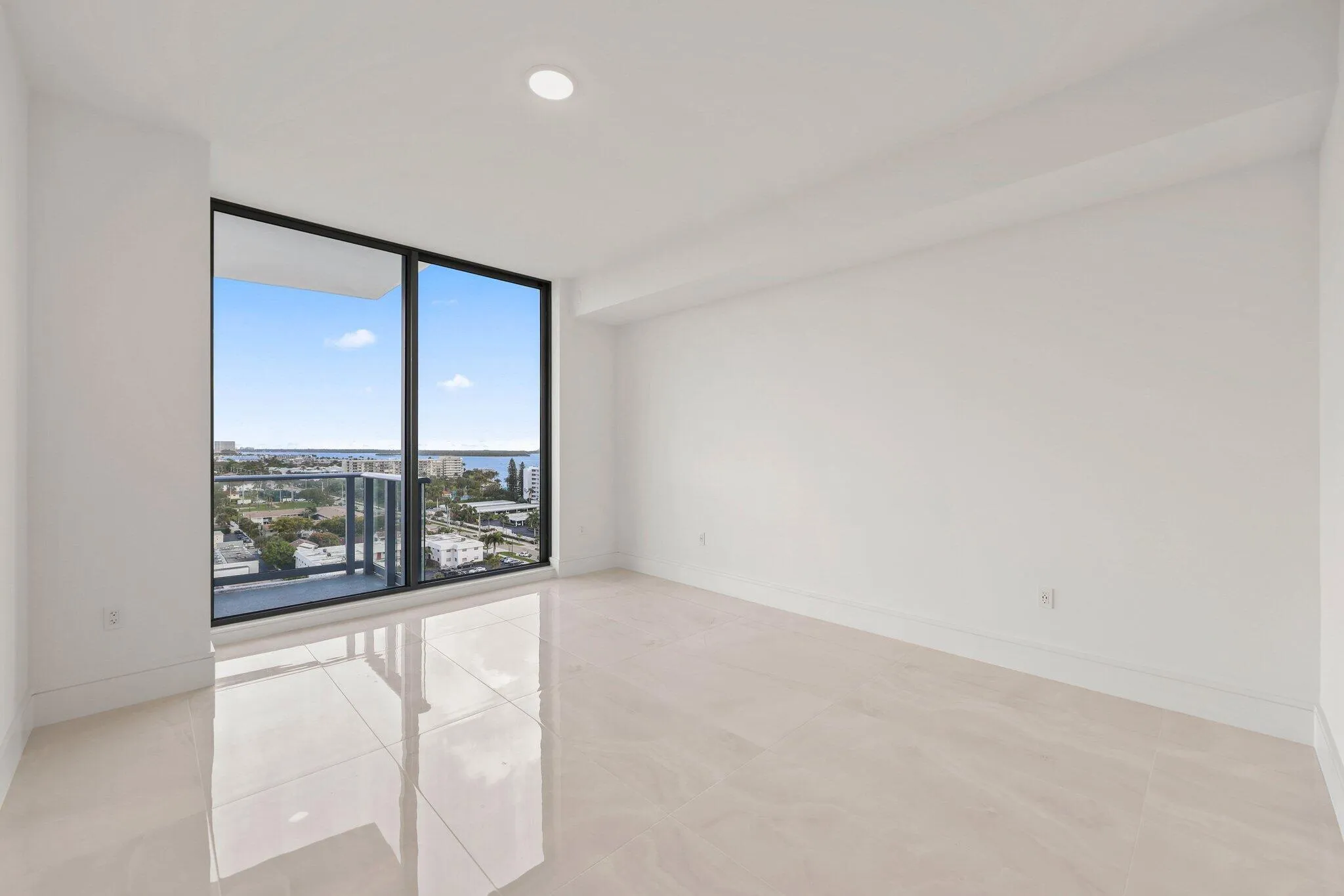 220 Lake Shore Drive - 14.jpg-SMALL