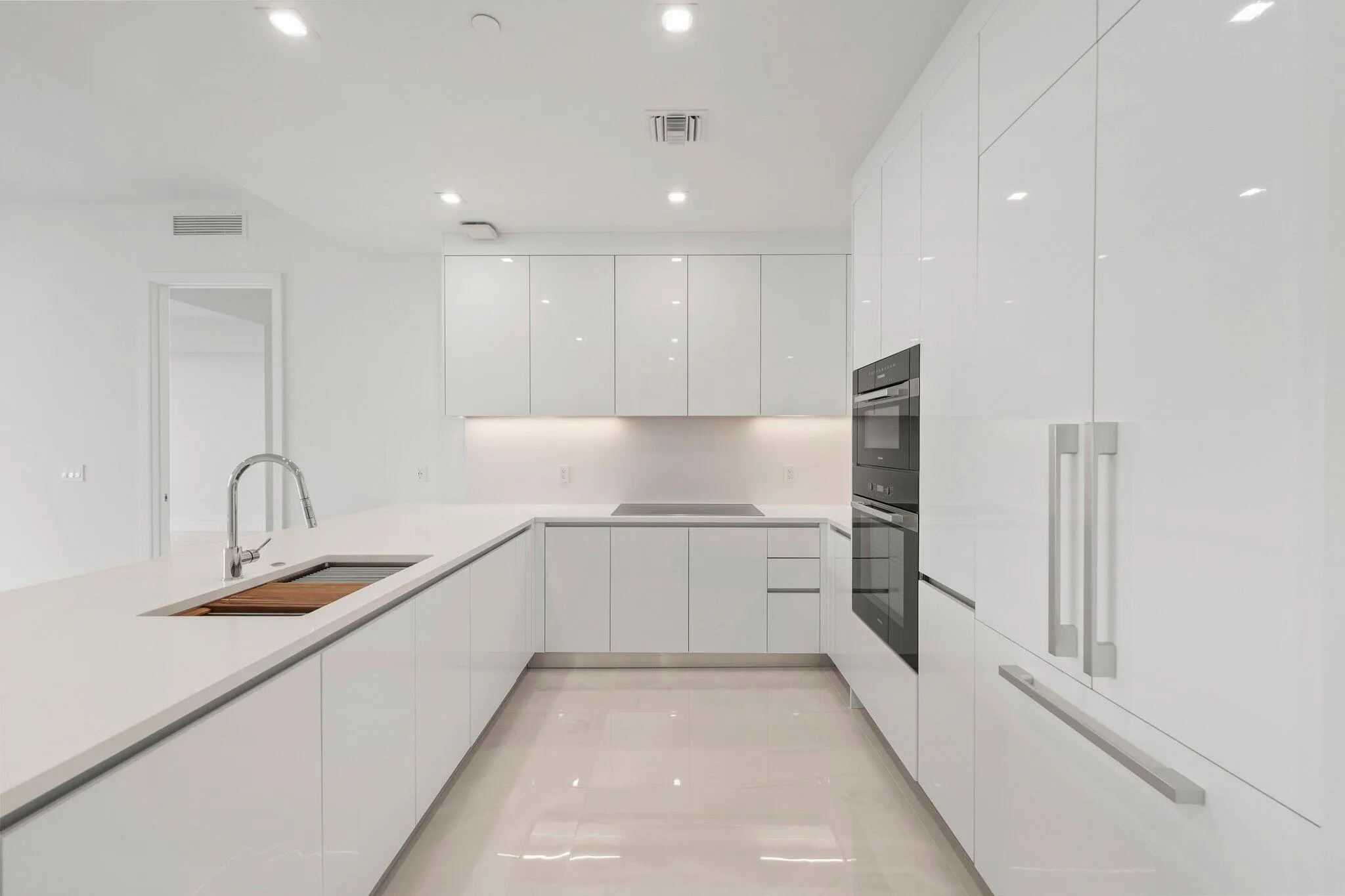 220 Lake Shore Drive - 11.jpg-SMALL
