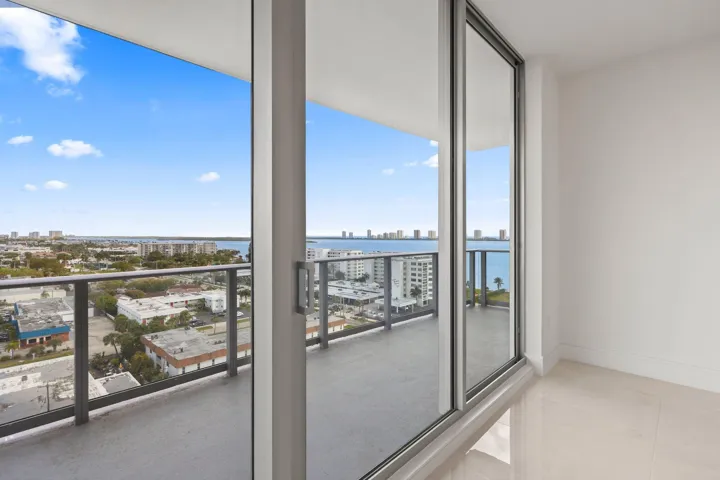 220 Lake Shore Drive - 6.jpg-SMALL