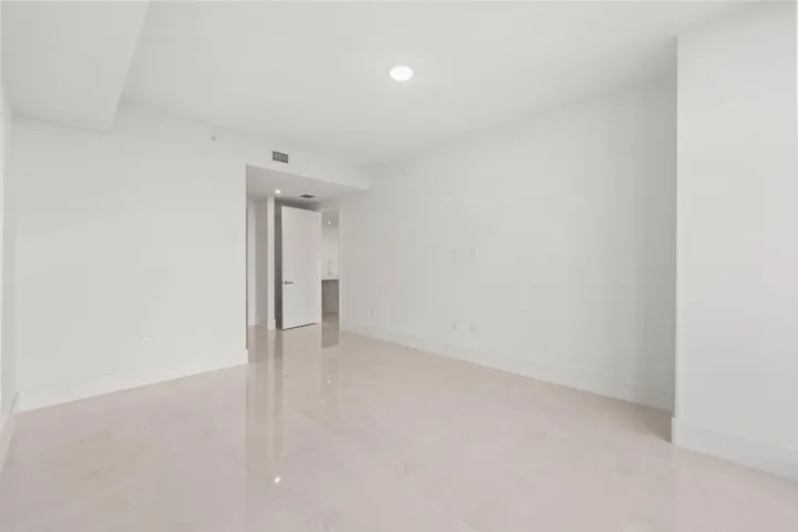 220 Lake Shore Drive - 16.jpg-SMALL