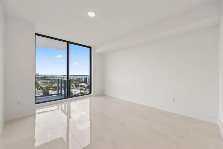 220 Lake Shore Drive - 14.jpg-SMALL