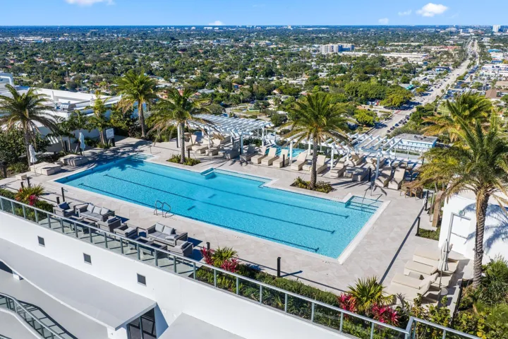 ROOFTOP POOL