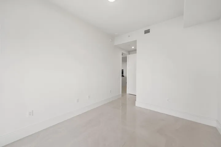 220 Lake Shore Drive - 24.jpg-FULL