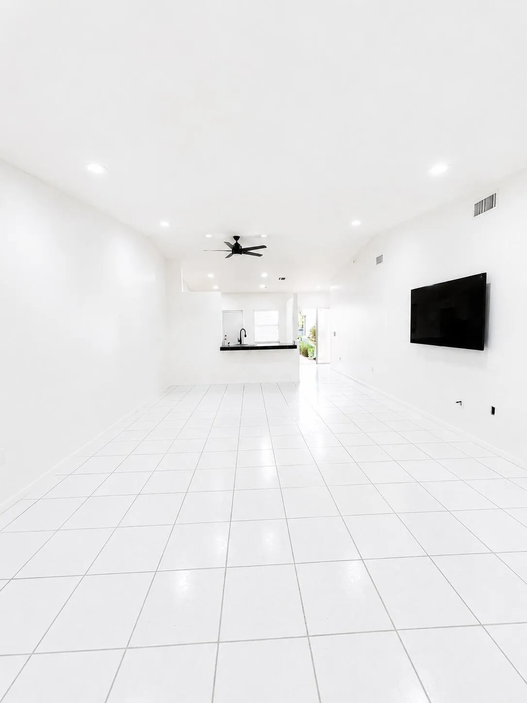 staged living:dining area