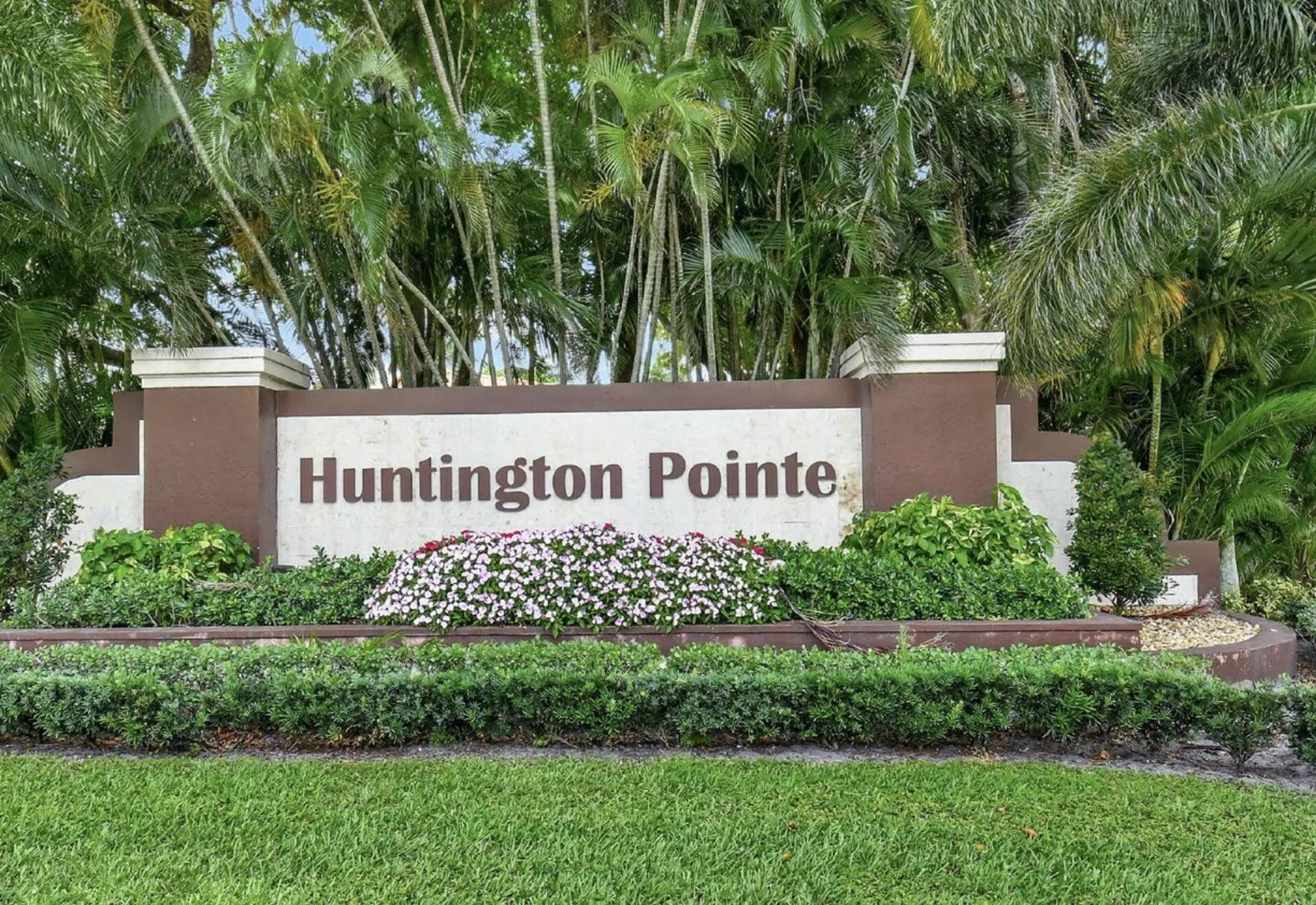 huntington pointe entrance