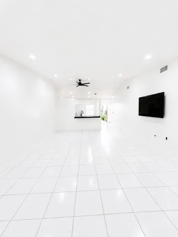 staged living:dining area
