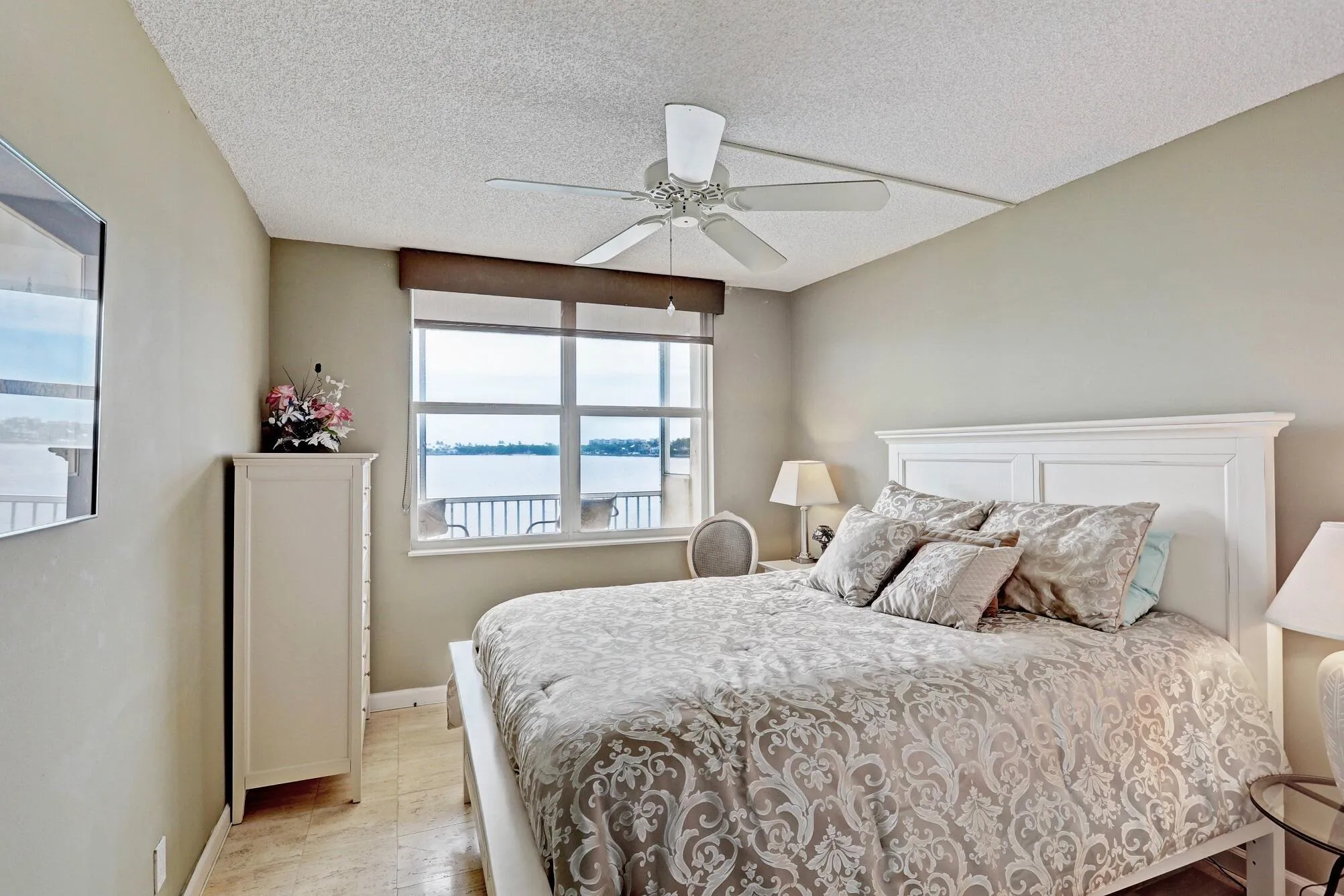Guest bedroom