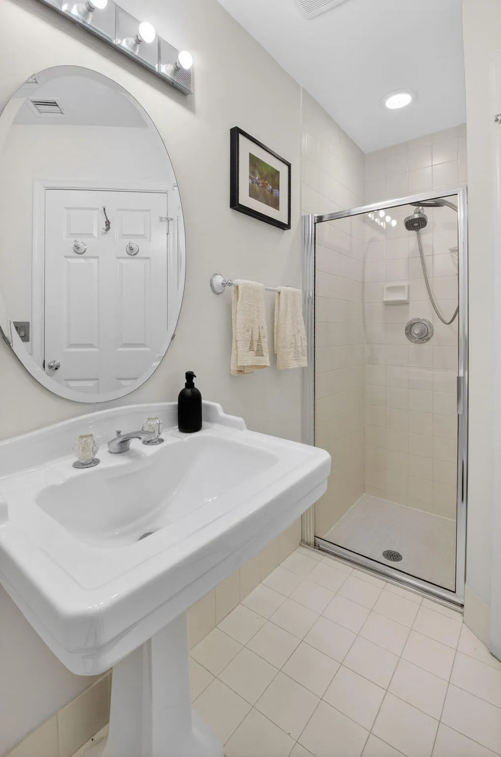 FULL HALL BATH