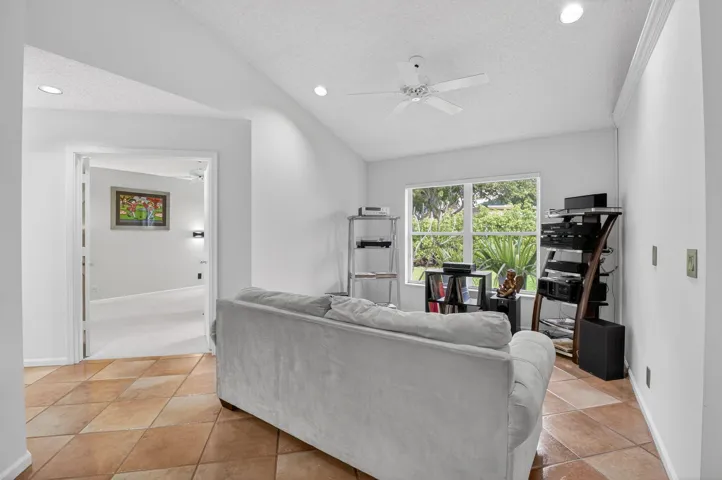 FLEX SPACE/ FORMAL DINING ENTERY TO BEDROOM 2