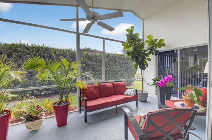 LANAI SEATING OFF LIVING AREA