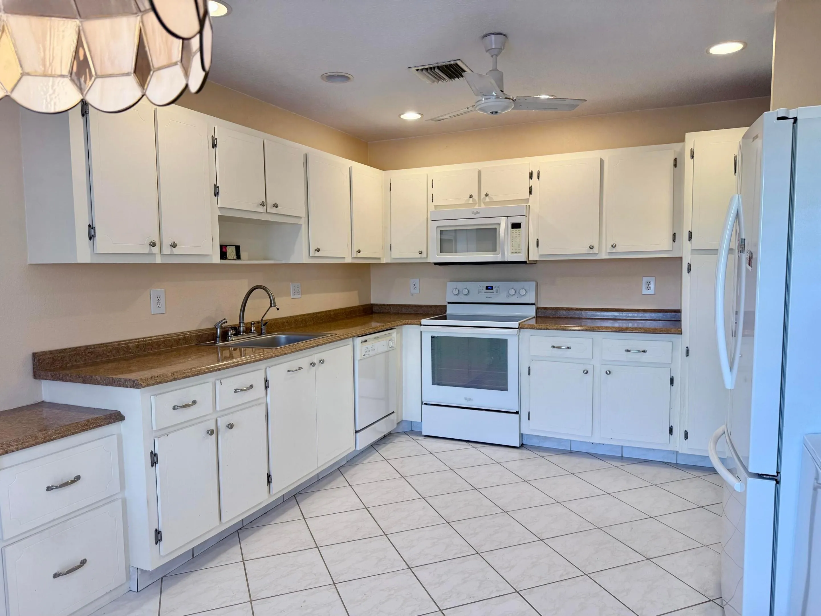 HUGE KITCHEN