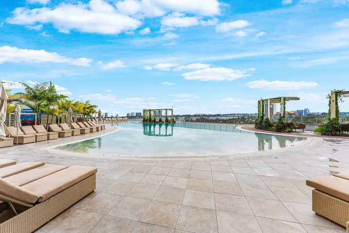 6th Floor Pool