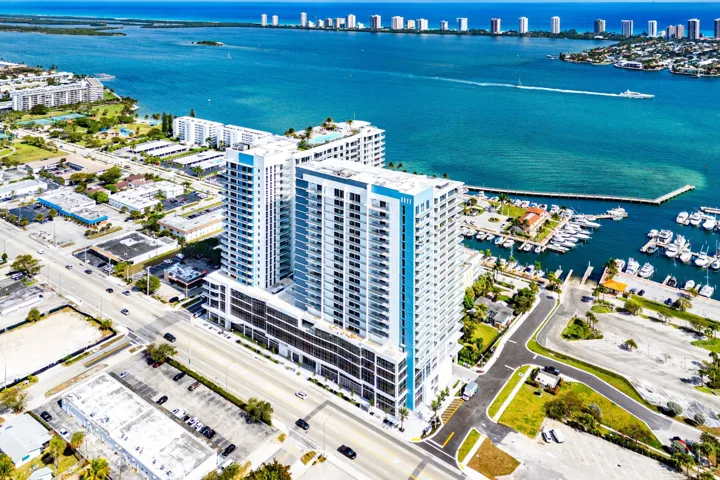 073-220LakeShoreDrive-1508-LakePark-FL-3