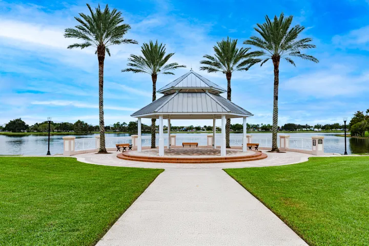 Gazabo at Tradition Lake