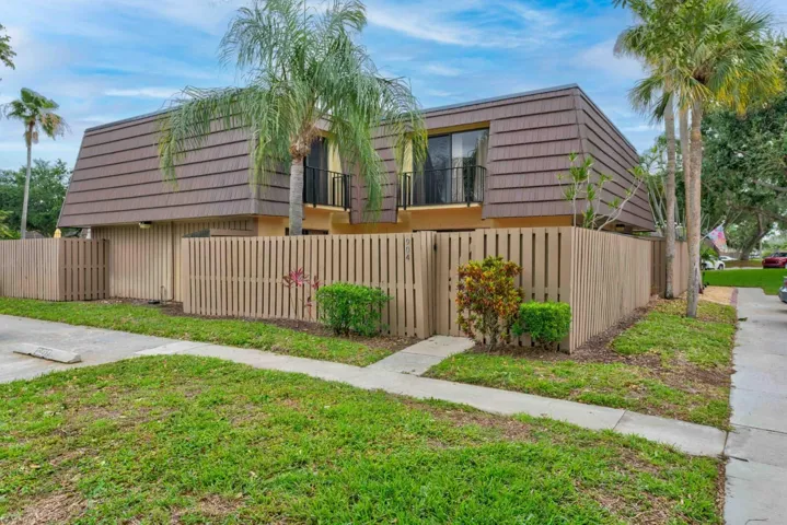 Beautiful Townhome in Sandalwood Estates