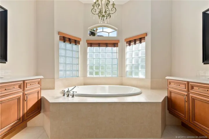 Roman tub