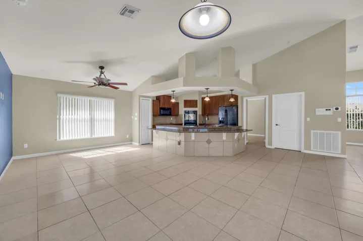 kitchen/breakfast nook