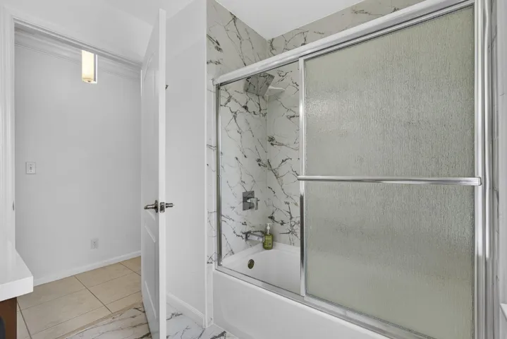 Shower/Tub Combination