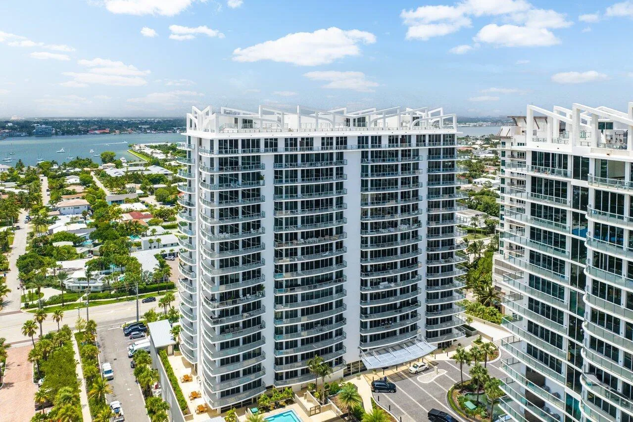 056-3100NorthOceanDrive-1505P-RivieraBea
