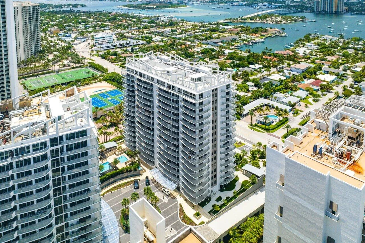 055-3100NorthOceanDrive-1505P-RivieraBea