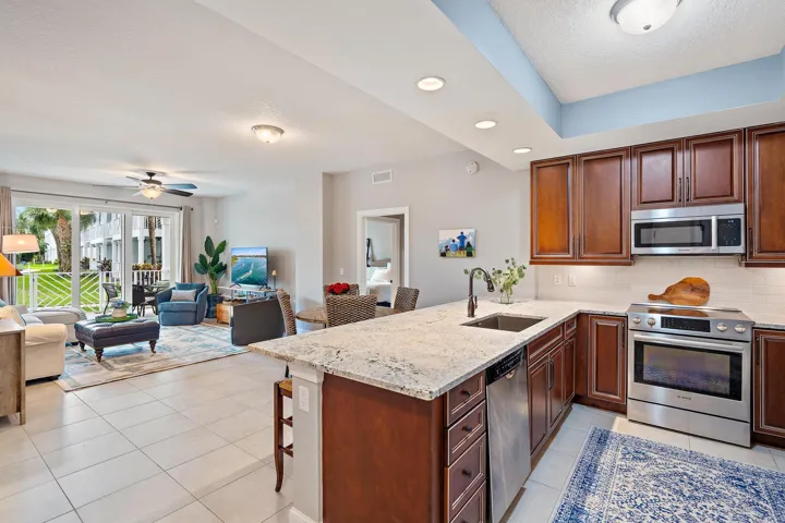 814 Bay Colony Dr S-6