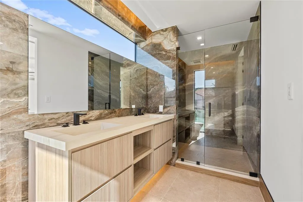 SECOND FLOOR/ BATHROOM #4