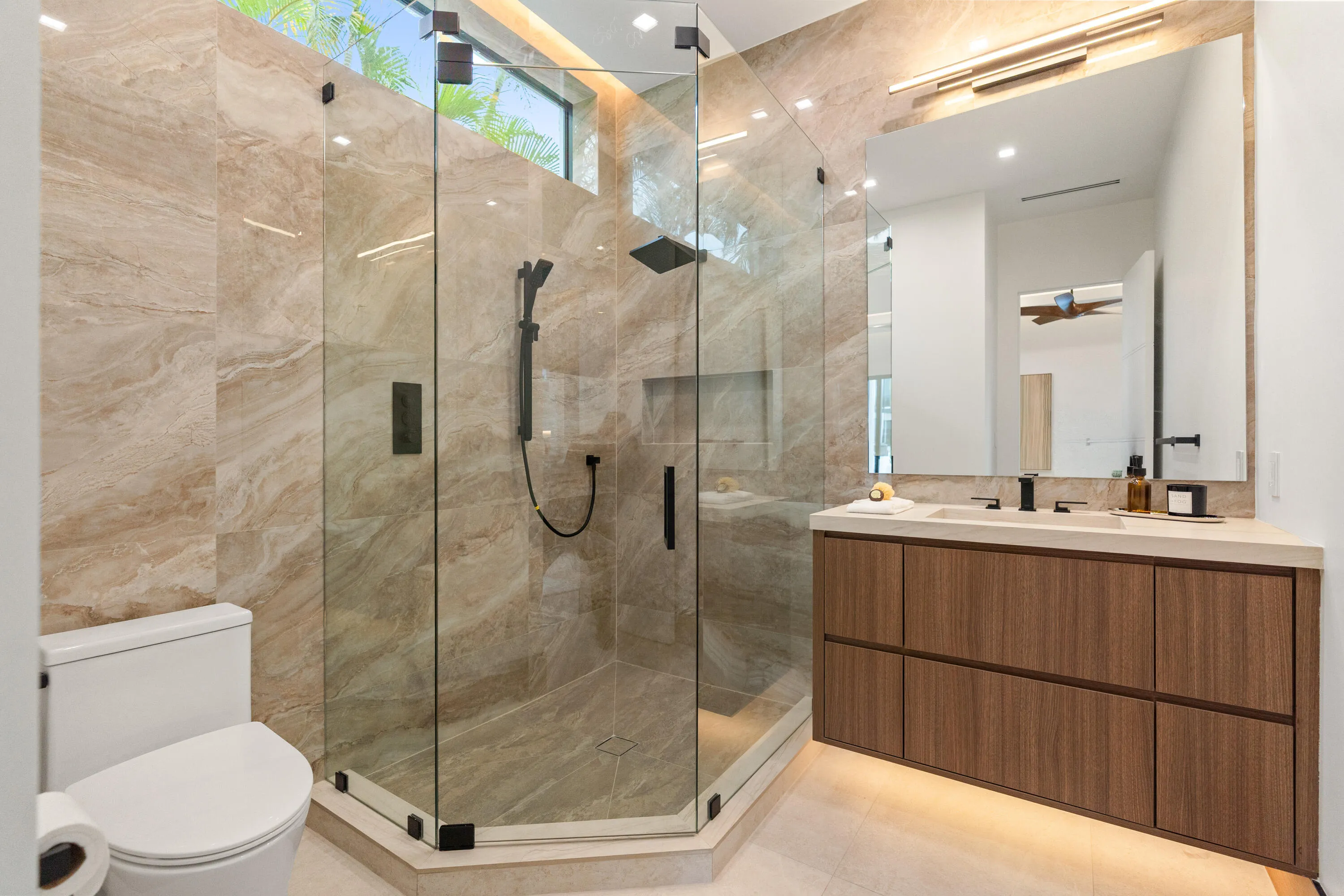 FIRST FLOOR/ BATHROOM #1