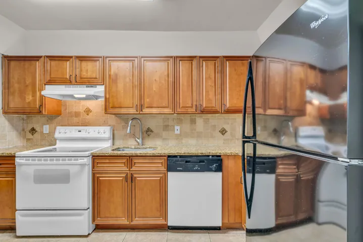 4500 N Federal Hwy u319 001