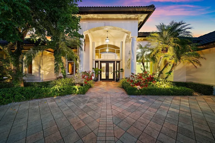 140-8010FairwayLane-WestPalmBeach-FL-334