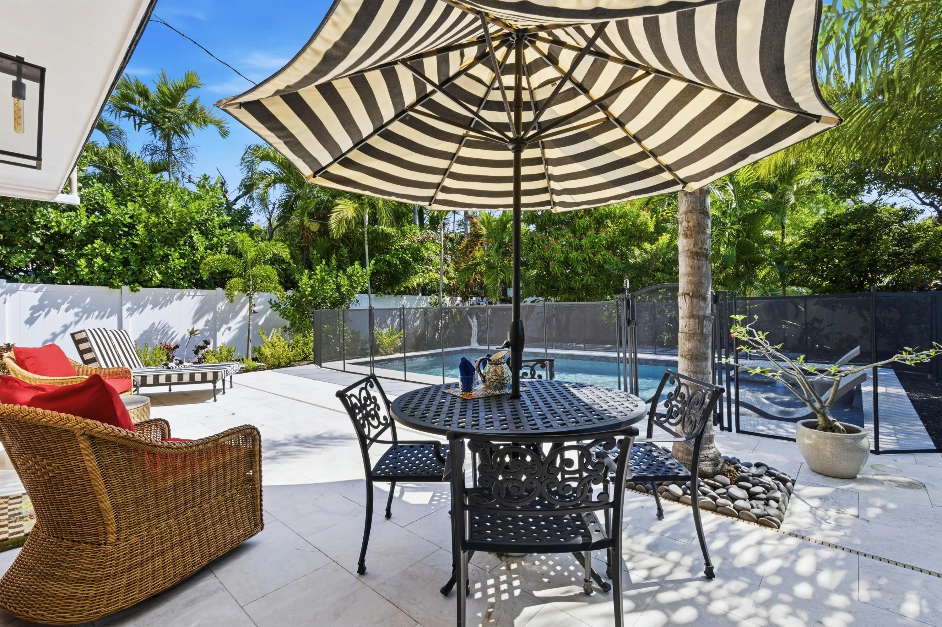 Pool Dining