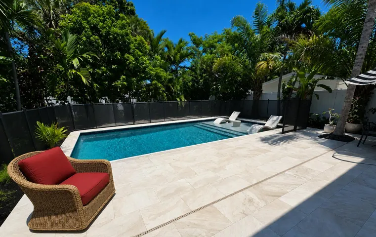 Pool-no Gate