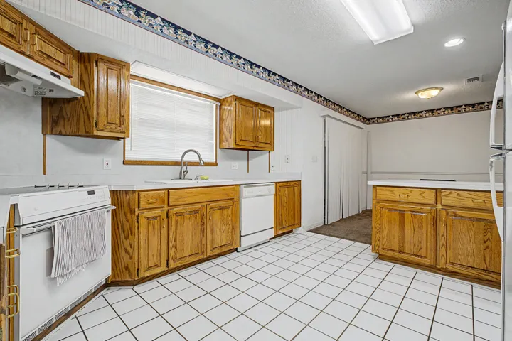 7327 Glidden Lane--21