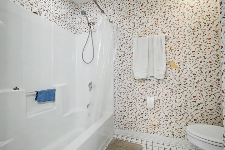 7327 Glidden Lane--30
