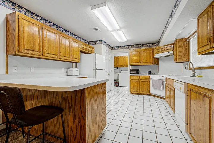 7327 Glidden Lane--18