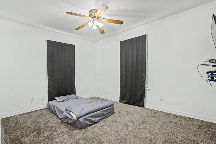 7327 Glidden Lane--14