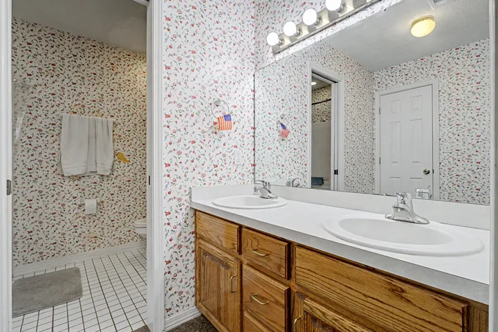 7327 Glidden Lane--26