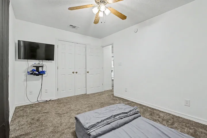 7327 Glidden Lane--15