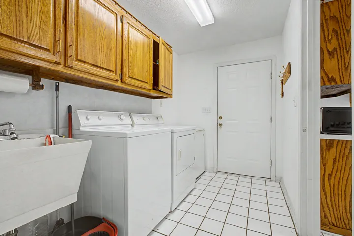 7327 Glidden Lane--22