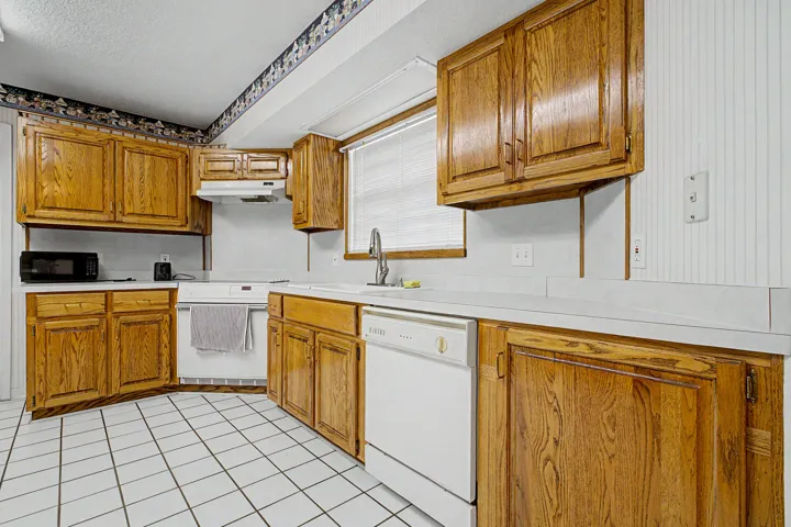 7327 Glidden Lane--19