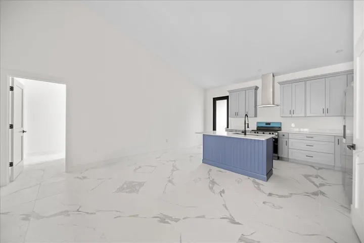 Living Room/Kitchen