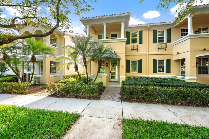3372 Greenway Dr-23