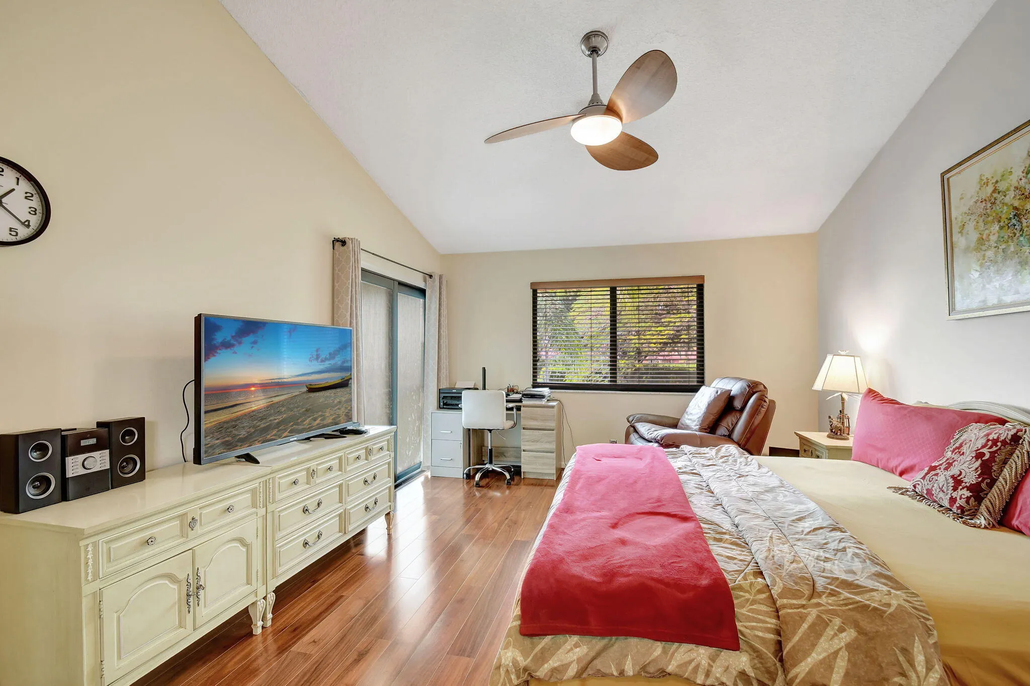 8 MASTER BEDROOM 1